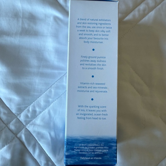 Inis Invigorating Body Scrub - Picture 2 of 4